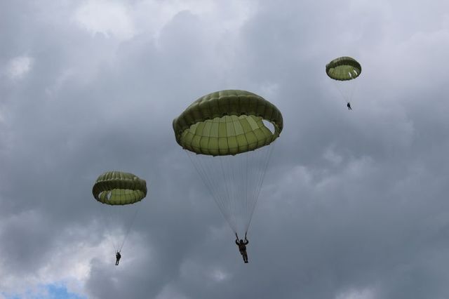 Snášející se družstvo soutěžících