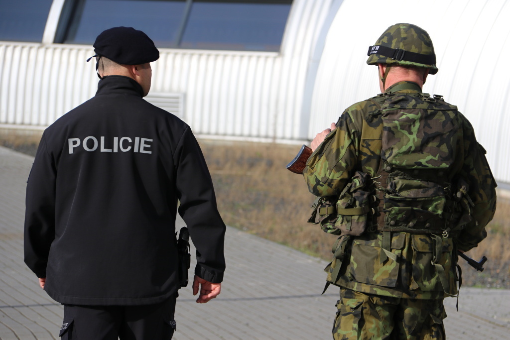 Společné hlídky PČR a AZ