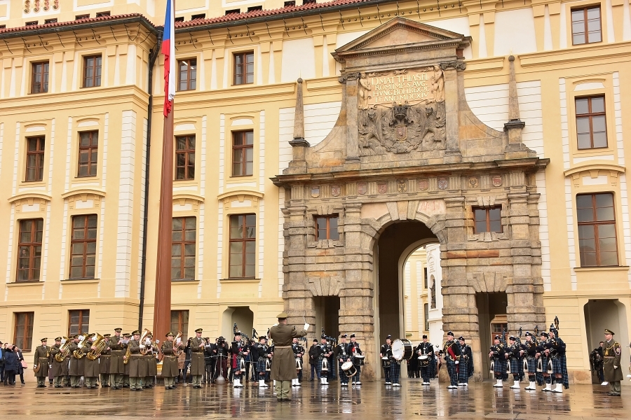 Společné vystoupení Ústřední hudby AČR a skotských Pipes and Drums v březnu 2018.