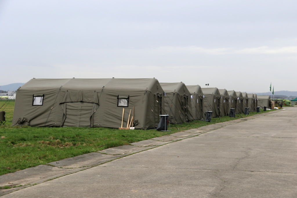 Stanový tábor na letišti