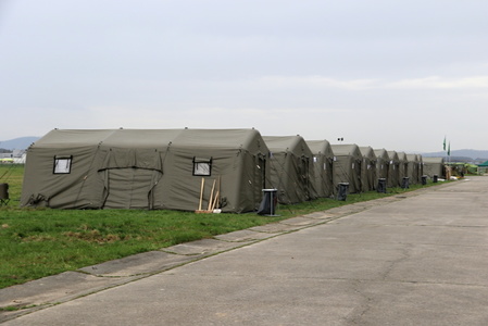 Stanový tábor na letišti