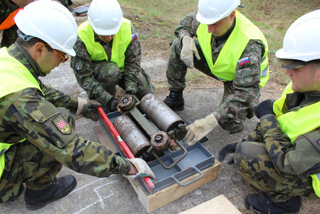 Fiktivní povodně doplnil výjezd k ekologické havárii a výstavba humanitární základny
