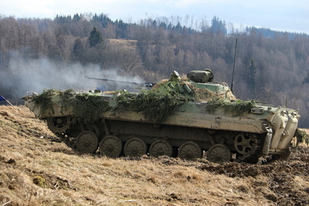 Střelba z 30mm kanónu