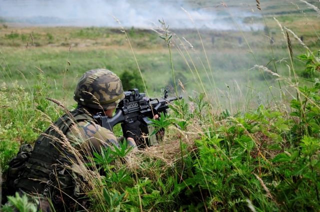 Fire from a machine gun Minimi