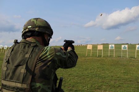 Střelba z pistole ráže 9mm Phantom