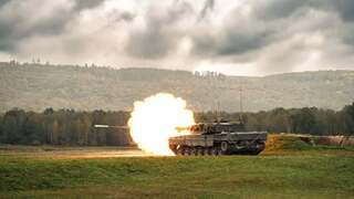 Střelby z Lepard 2A4 v rámci kurzu osádek