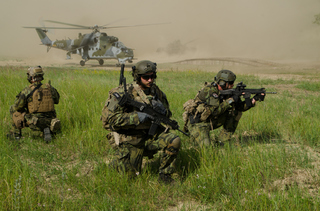Ilustrační obrázek ke článkuČeští JTAC naváděli v USA na cíl vrtulník AH-64 Apache