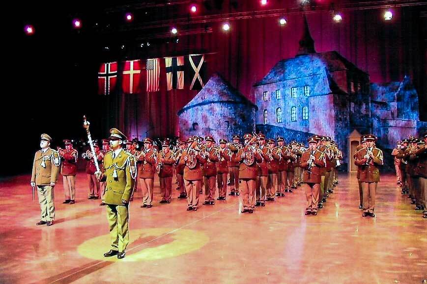 Tály ledy i obecenstvo během showprogramu Ústřední hudby v Oslo (2010).