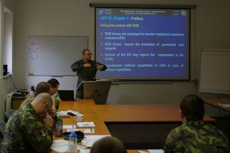 Kurz pro důstojníky EOD seznámil s normami NATO