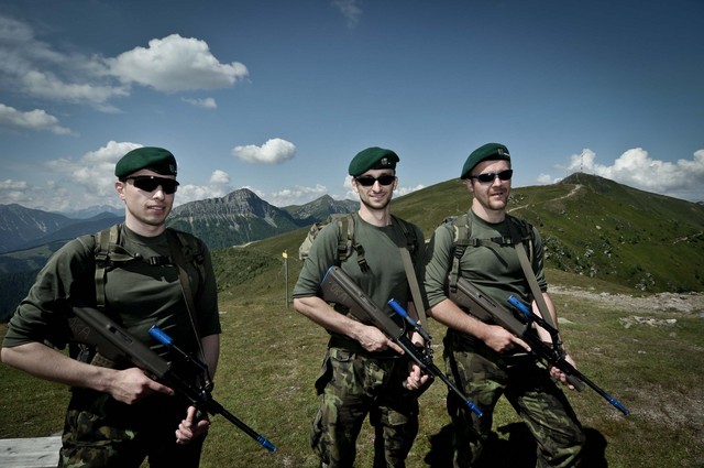 Tým AZ 102. pzpr na hřebenech Taur