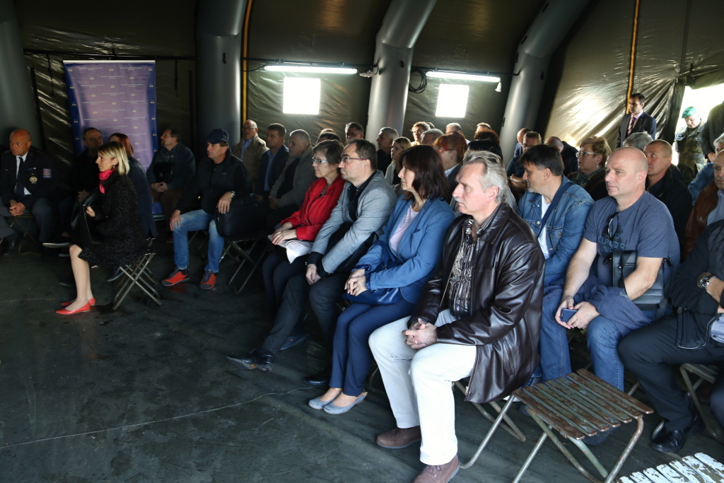 Účastníci tiskového briefingu ke cvičení