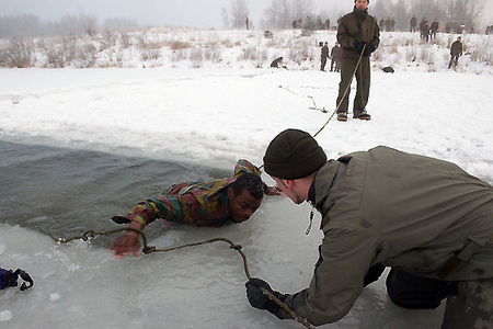 Belgická Královská vojenská akademie chtěla tvrdý výcvik. Vybrala si Libavou 
