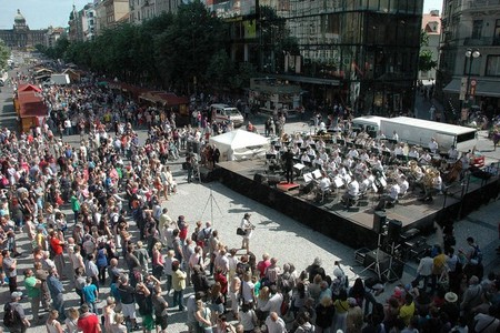 Slavné melodie v podání armádních hudebníků nadchly Pražany