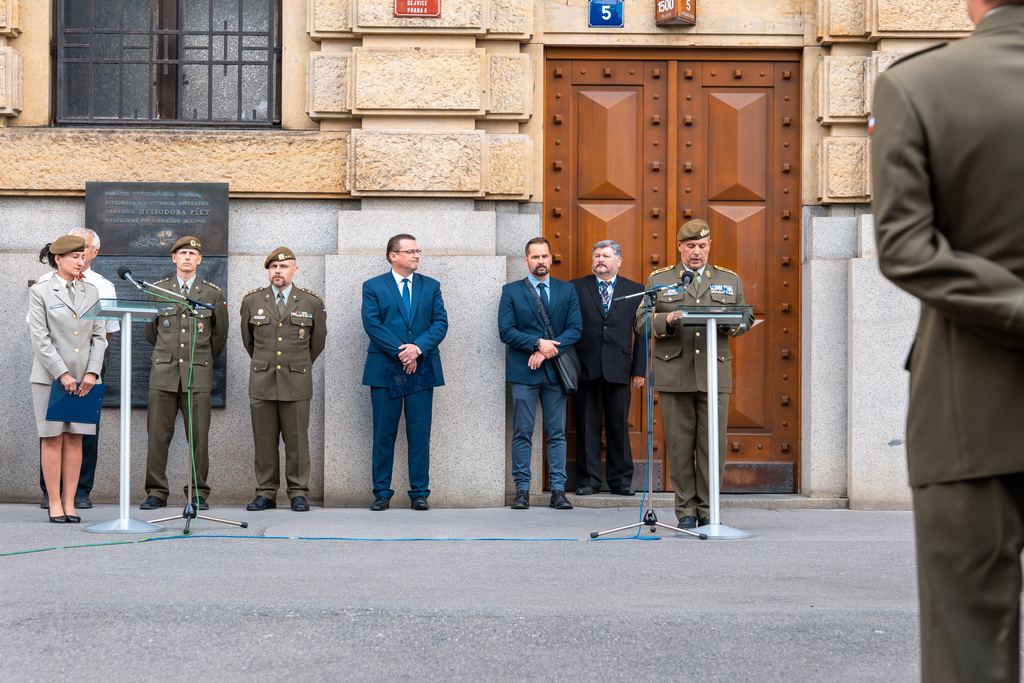 Úvodní projev k zahájení výstavy pronesl zástupce náčelníka generálního štábu - inspektor AČR generálmajor Miloslav Lafek 