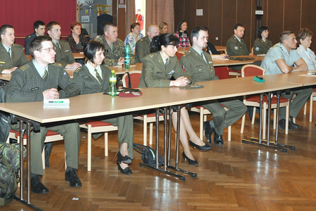 Personalisté znovu ve školních lavicích