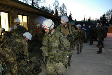 Komando: První noc přinesla první oběti