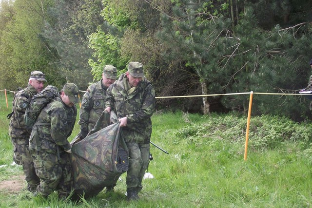 V soutěžních úkolech nechyběl přesun raněného
