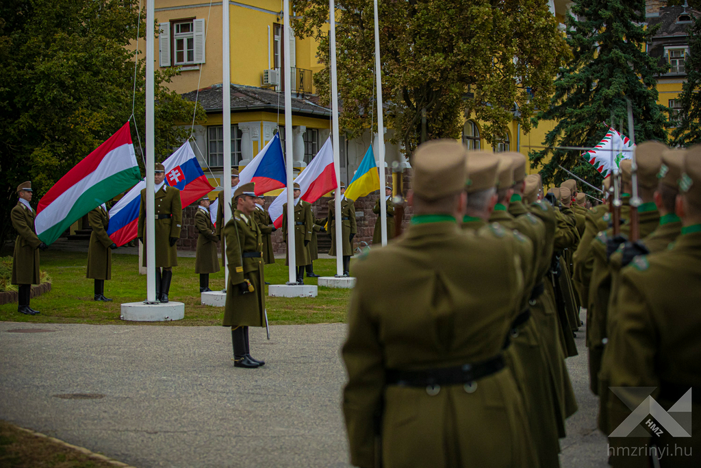 Před jednáním náčelníků generálních štábů zemí V4 a Ukrajiny se uskutečnilo oficiální přivítání s vojenskými poctami