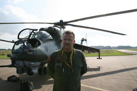 Velitel 221. vrtulníkové letky pplk. Rudolf Straka