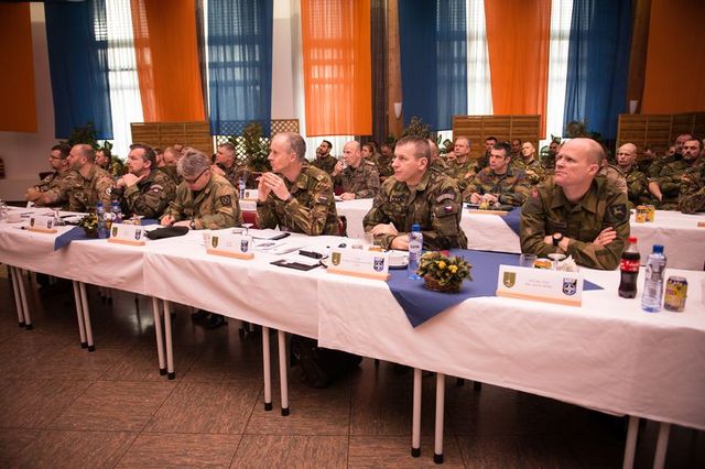 Velitel 4. brigády rychlého nasazení plukovník Miroslav Hlaváč na velitelském shromáždění