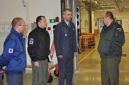 Velitel společných sil se setkal s čáslavskými piloty, prohlédl si i techniku