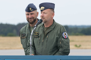 Velitel základny brig. gen. Straka s velitelem 222. vrtulníkové letky