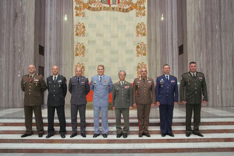 Velitelé posádkových měst ve Slavnostní síni Národního památníku na pražském Vítkově