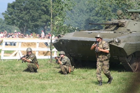 Letošní Cihelna přilákala tisíce příznivců armády