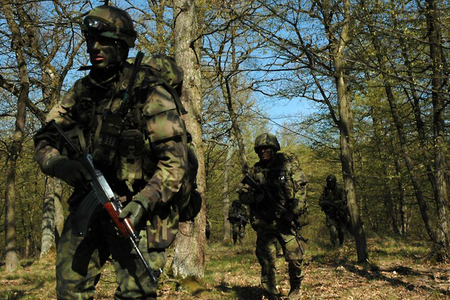 Komando má po týdnu pouze třináct odpadlíků