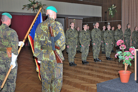 Aktivní záloha: Základní výcvik završili vojenskou přísahou její noví příslušníci 