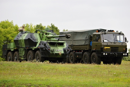 Vojenská technika lákala děti i jejich kantory