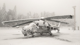 Vrtulník Mi-24 ve speciální ochranné plachtě 