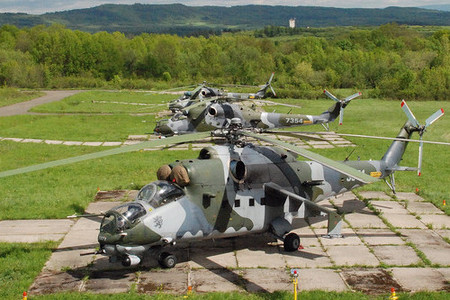 Vrtulníky HIND podporují cvičení 4. BÚU