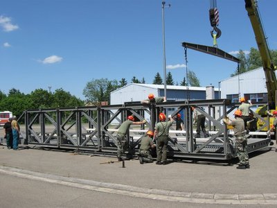 Čeští a slovenští ženisté společně trénovali výstavbu provizorního mostu
