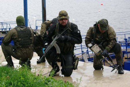 Potápěči zaminovali protivníkova mola na Dalešické přehradě 