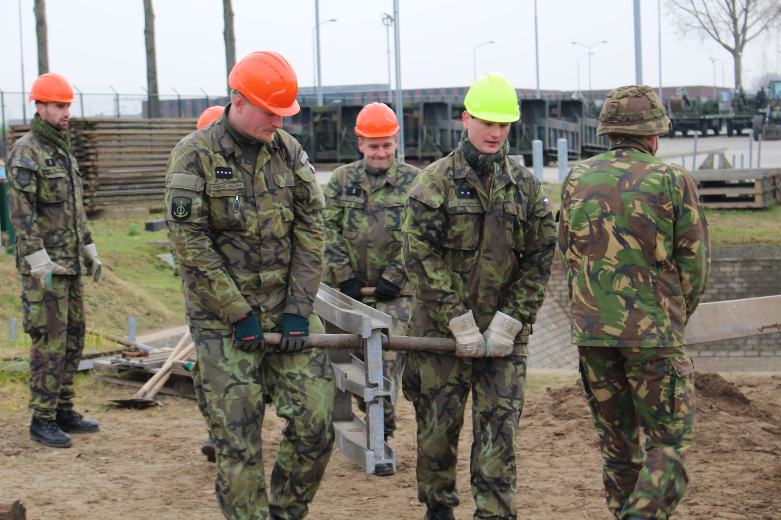 Výhodou mostní konstrukce je, že nevyžaduje žádné speciální nástroje a těžkou techniku.