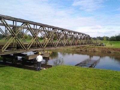 Vojáci z Olomouce si poradí i s těžkou mostovou konstrukcí