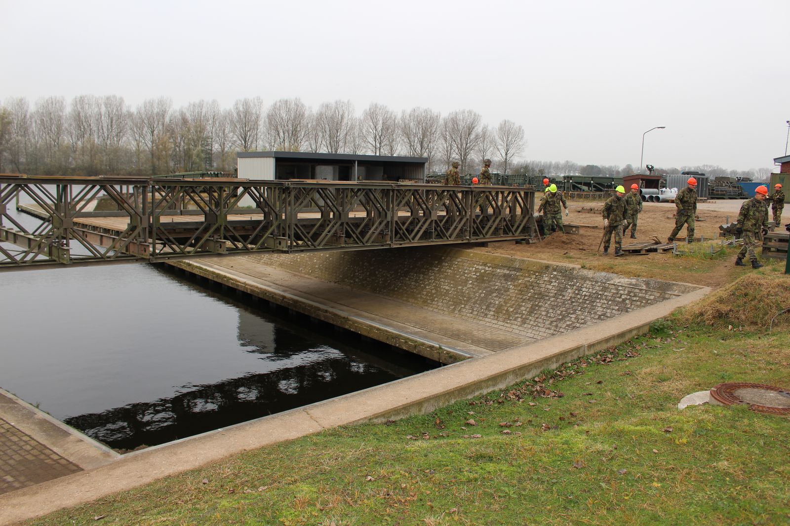 Mostní konstrukci "Bailey bridge" vymysleli Britové za 2. světové války, využívali jej britští a američtí ženisté.