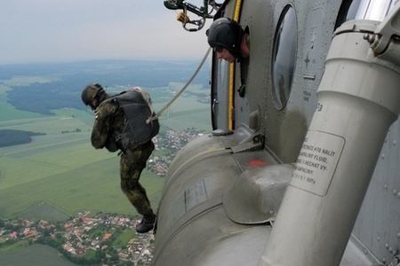 Výsadkáři změřili své síly