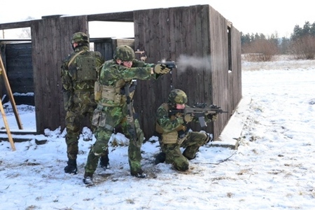 Výsadkáři 42. mechanizovaného praporu absolvovali střeleckou přípravu 
