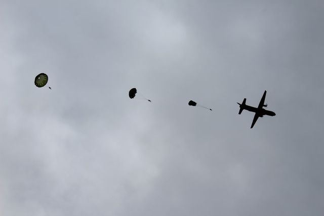 Výskoky paragánů z letounu CASA