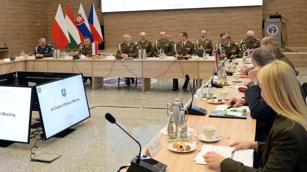 Ve Varšavě jednali šéfové armád Visegrádské čtyřky
