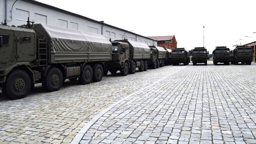 Armáda převzala nové terénní Tatry, budou přepravovat těžký materiál 