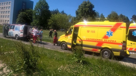 Armádní vrtulník při záchraně dítěte
