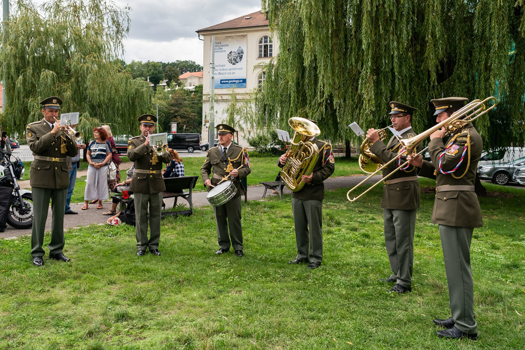 Ke slavnostní atmosféře přispěli vojáci Čestné stráže AČR a sextet Ústřední hudby AČR