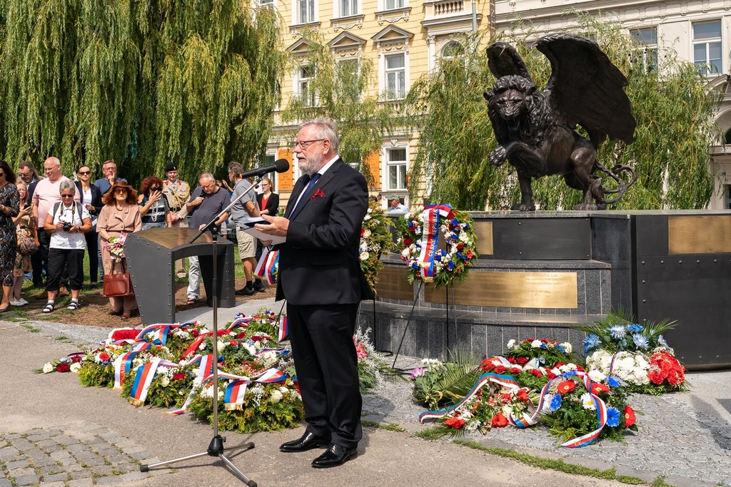 Místopředseda Senátu Parlamentu ČR Jiří Oberfalzer při projevu