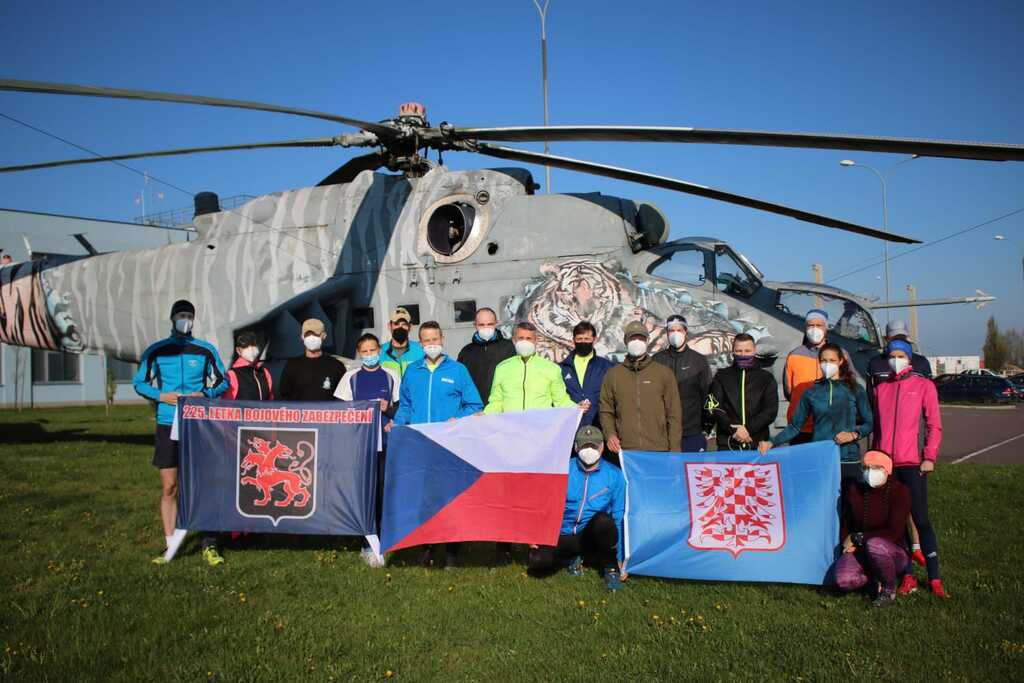 Zahájení běhu pro válečné veterány u 22. základny vrtulníkového letectva