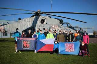 Zahájení běhu pro válečné veterány u 22. základny vrtulníkového letectva