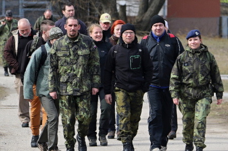 Vrtulníkáři lákají záložníky