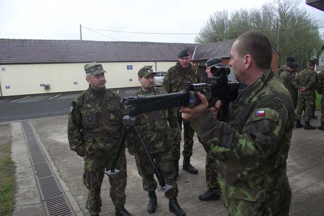 Záložníci mohli vyzkoušet zahraniční zbraně